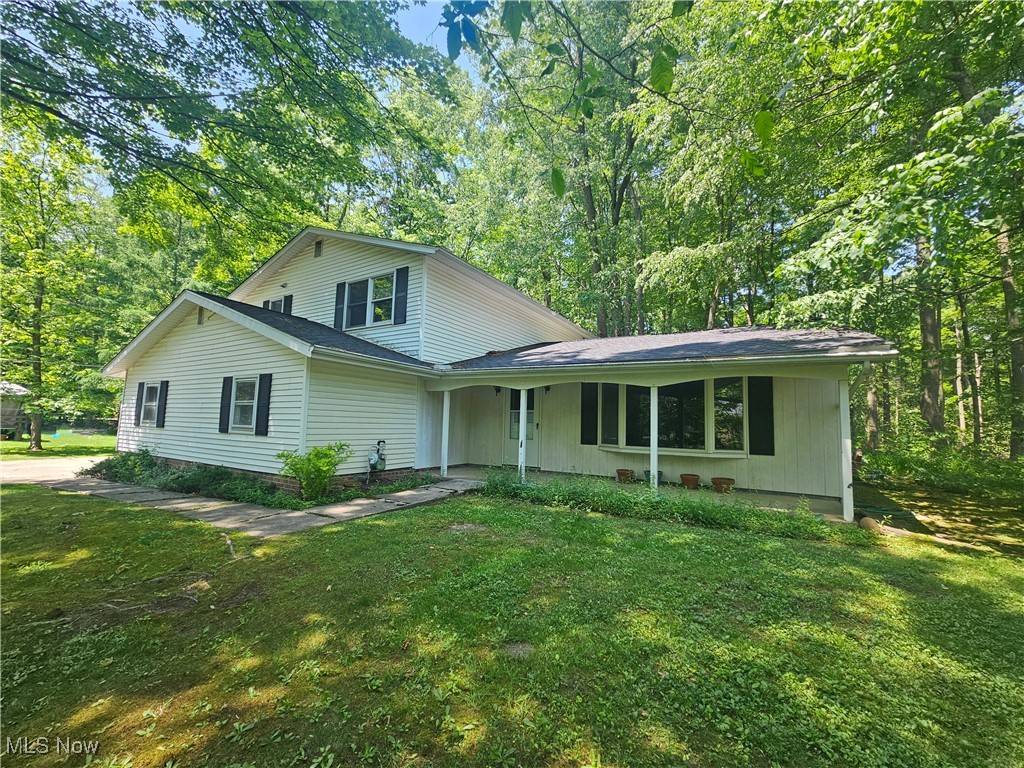 9028 Forest LN, Chesterland, OH 44026