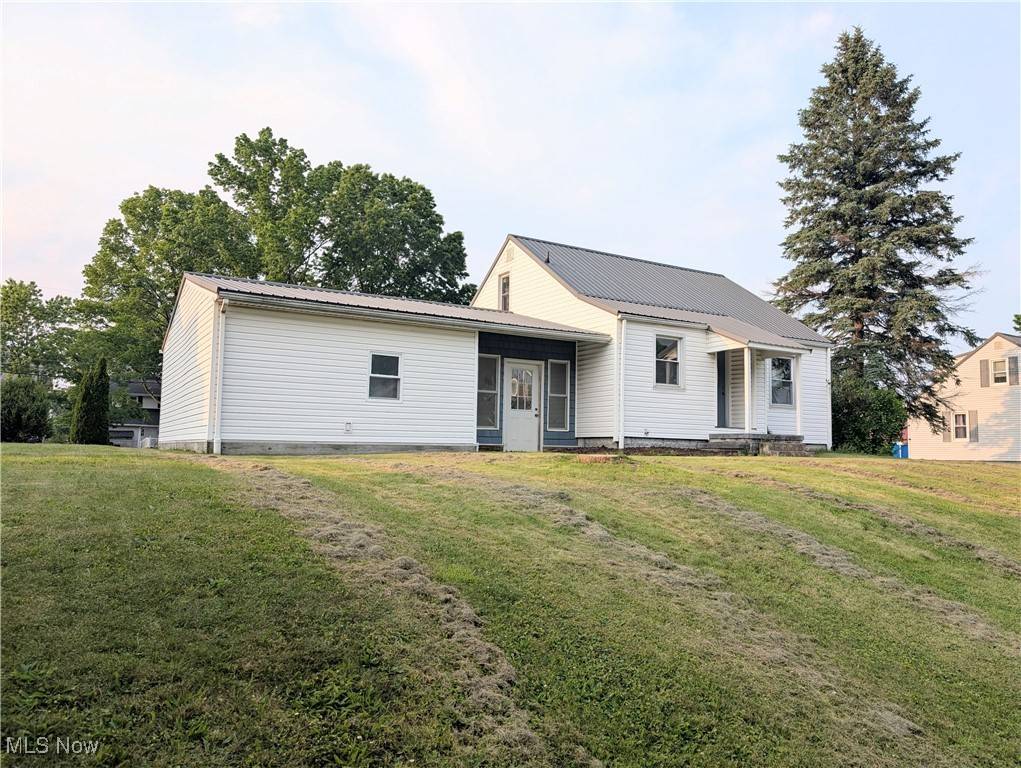 173 6th ST SW, Brewster, OH 44613