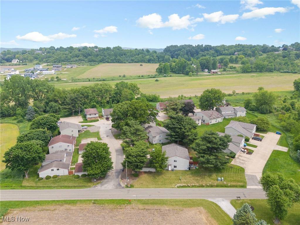 805 Kerns DR NE, Bolivar, OH 44612