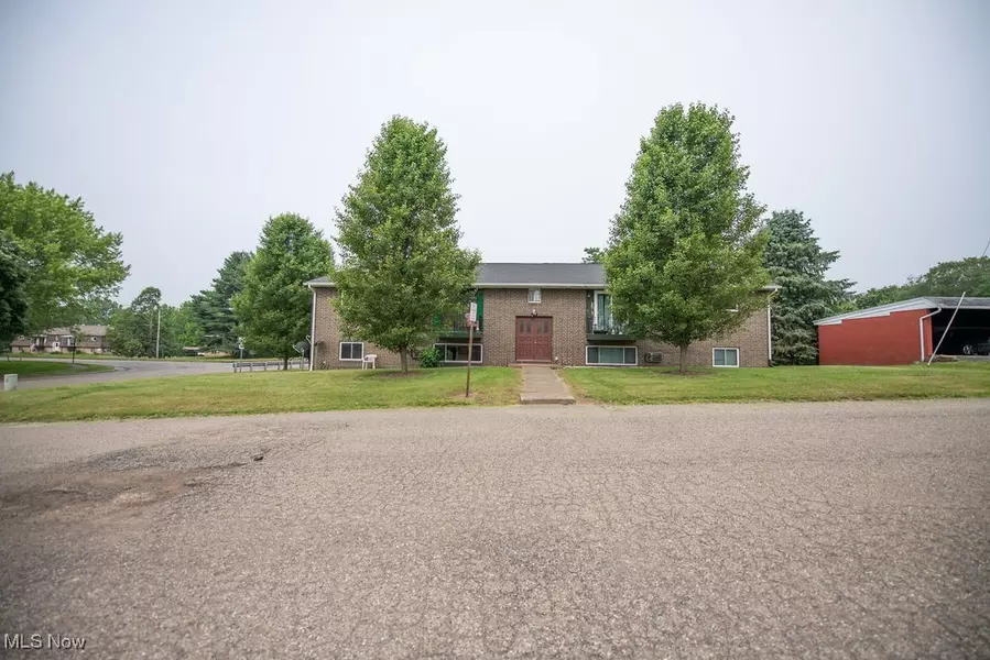 1005 Johnson ST, Louisville, OH 44641