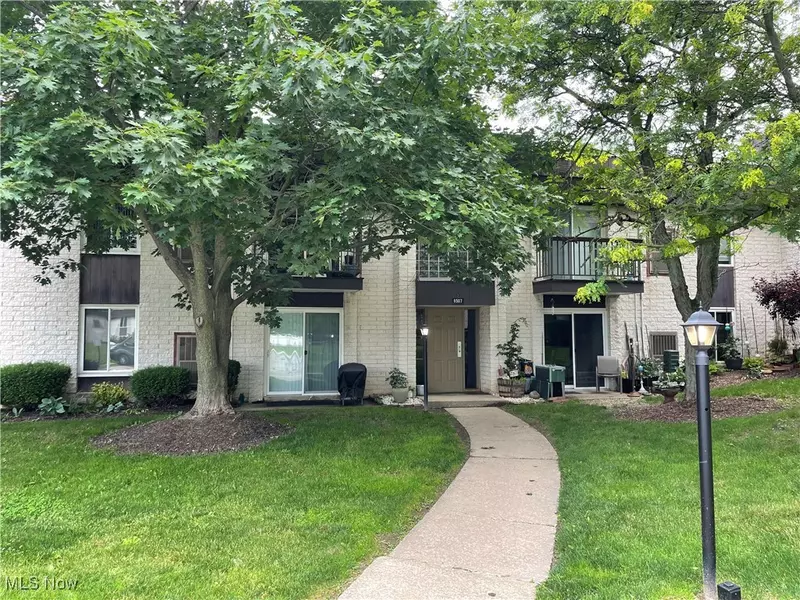 8507 Akins RD #C-2, North Royalton, OH 44133