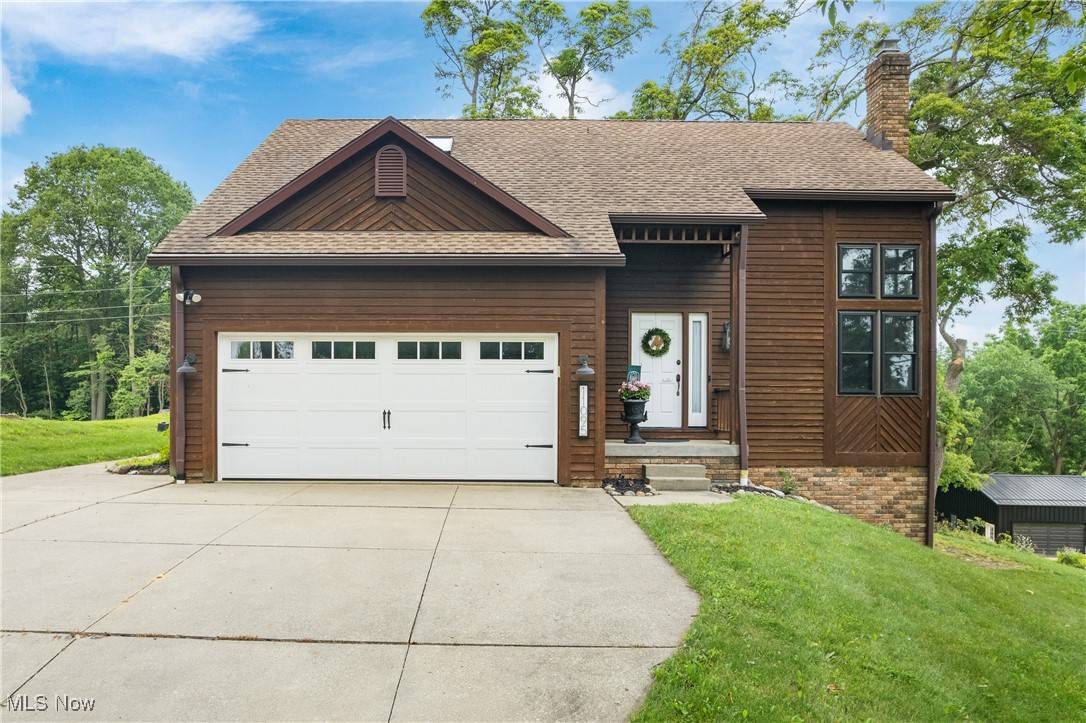 11095 Jan CIR NW, Uniontown, OH 44685
