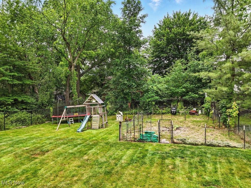 Stow, OH 44224,4923 Heights DR