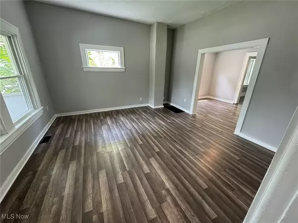 Akron, OH 44310,674-676 Carlysle ST