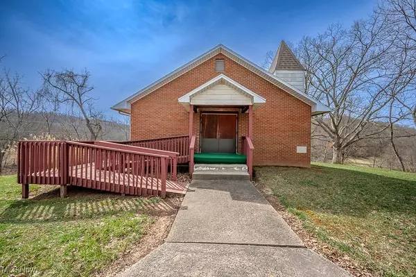 7970 Tuckers Creek Rd, Elizabeth, WV 26143