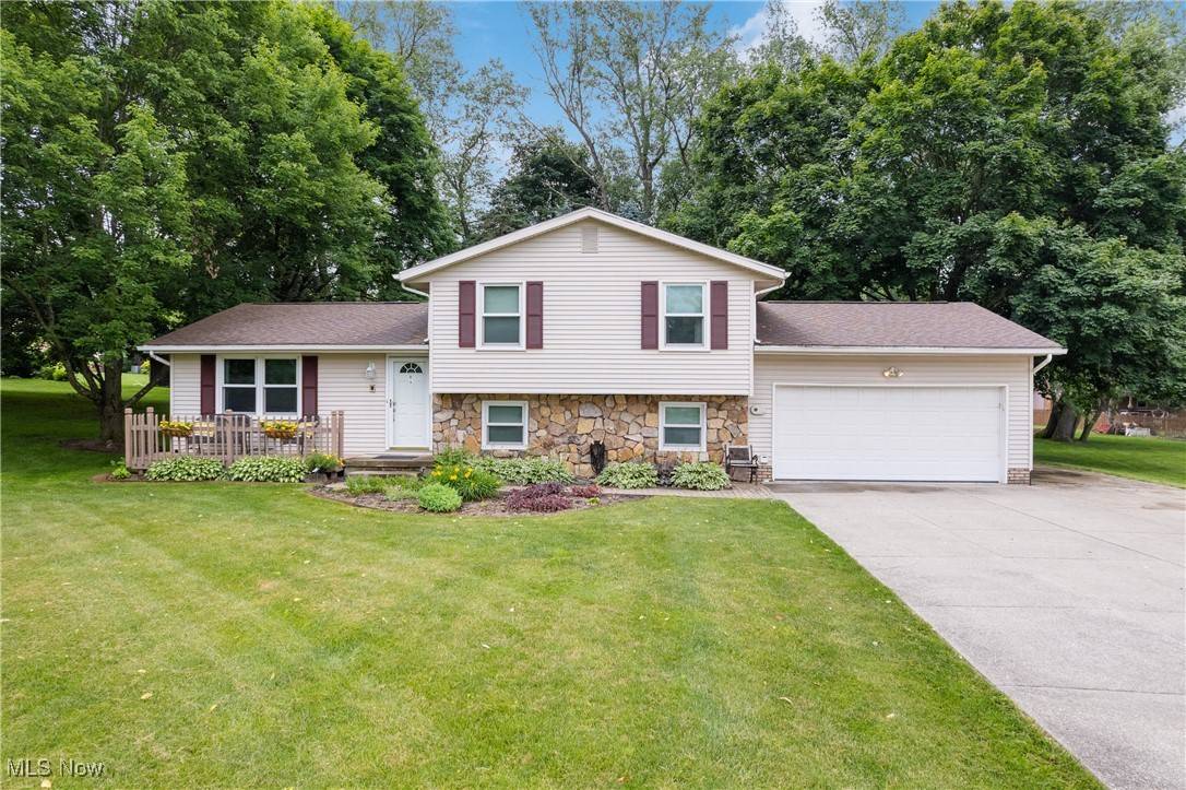 12035 Pueblo Path AVE NW, Uniontown, OH 44685