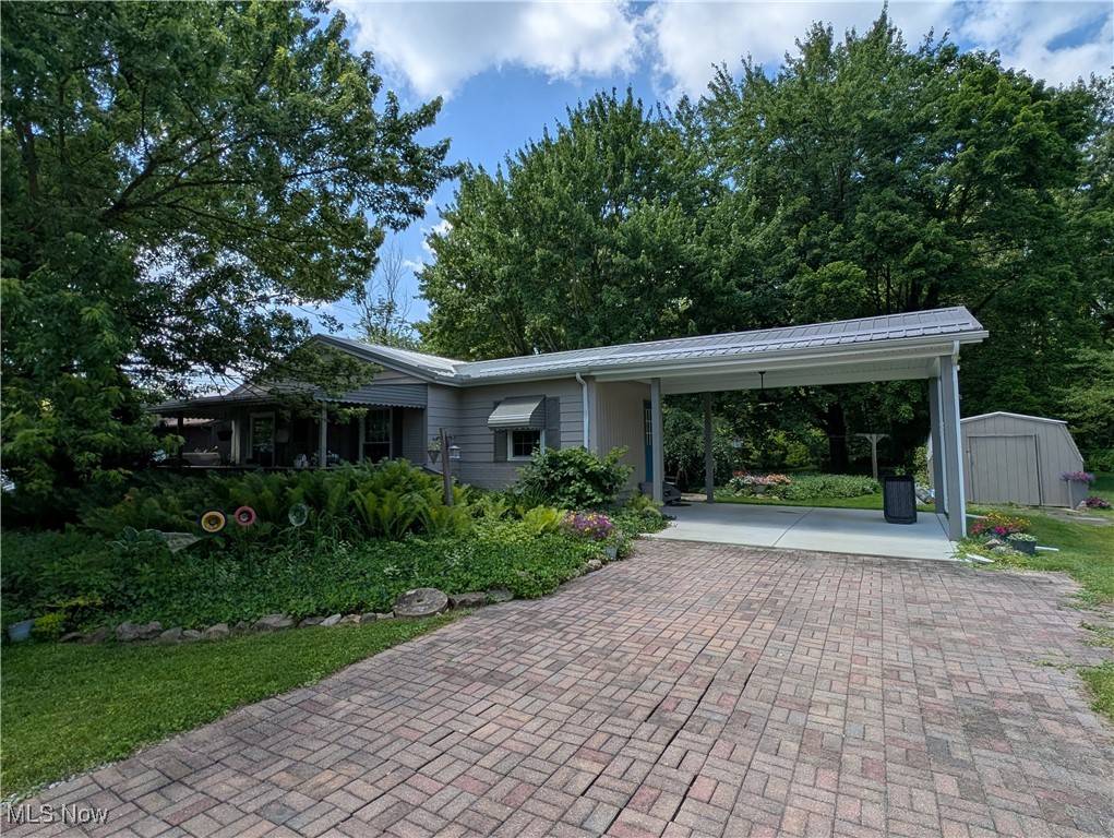 1574 Manchester ST, Lake Milton, OH 44429