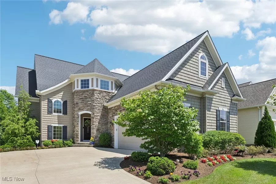 250 Eagle Point DR, Lyndhurst, OH 44124