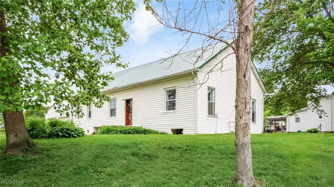 215 S Market ST, Somerset, OH 43783