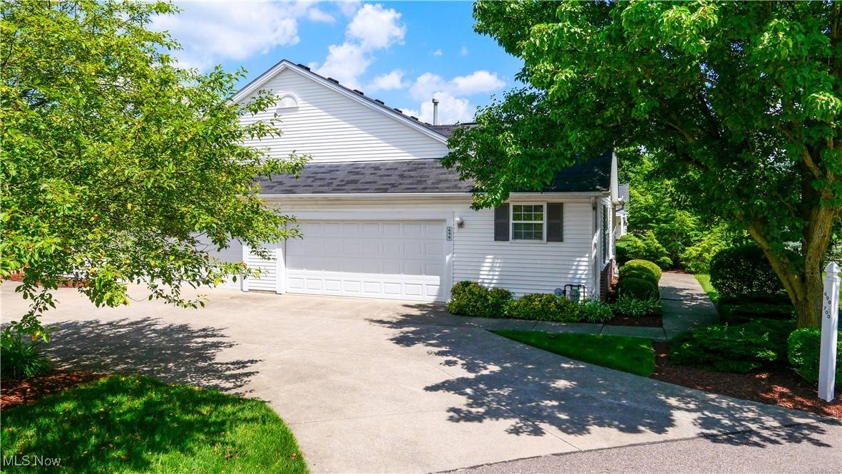 Streetsboro, OH 44241,698 Gold Leaf CT