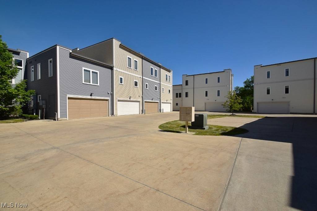 Shaker Heights, OH 44120,3198 Van Aken BLVD
