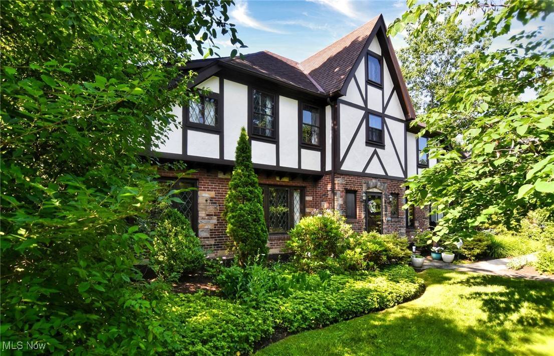 16612 Aldersyde DR, Shaker Heights, OH 44120