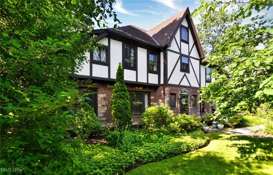16612 Aldersyde DR, Shaker Heights, OH 44120