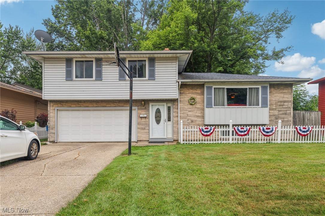 176 E Overlook DR, Eastlake, OH 44095