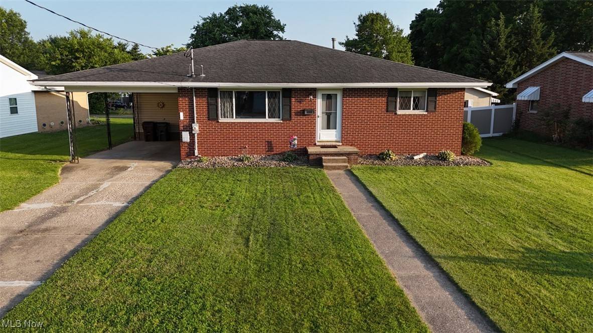 2133 Mctaggert ST, Belpre, OH 45714