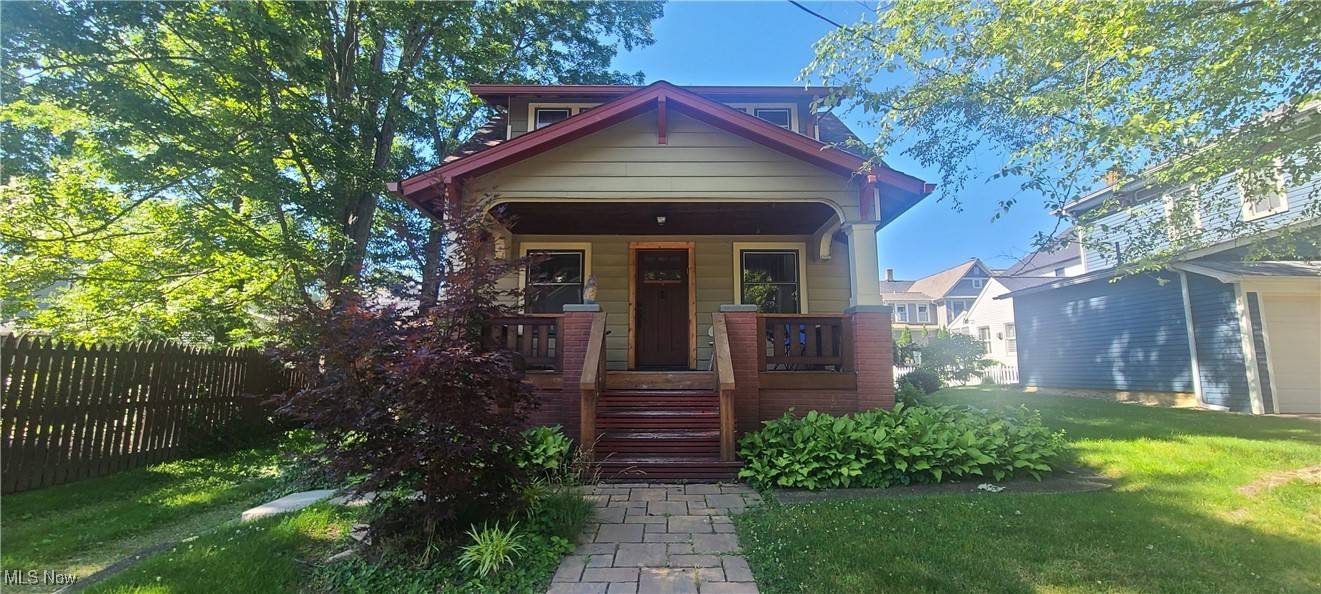 14 Hall ST, Chagrin Falls, OH 44022