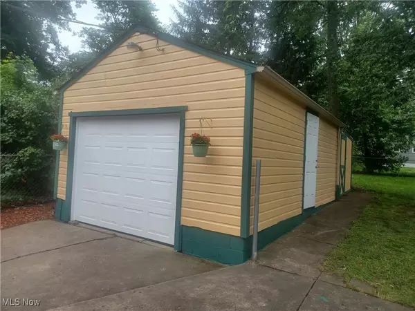 Youngstown, OH 44514,1609 Bancroft AVE