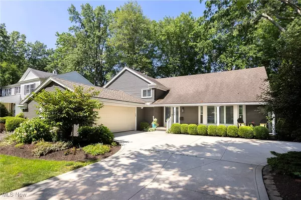 198 Plymouth DR, Bay Village, OH 44140