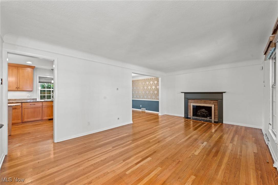 Shaker Heights, OH 44122,3401 Helen RD