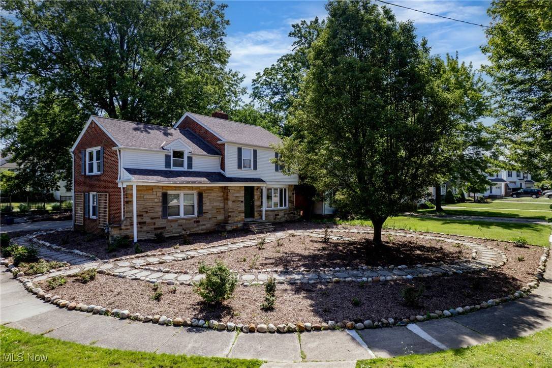 1427 Brainard RD, Lyndhurst, OH 44124