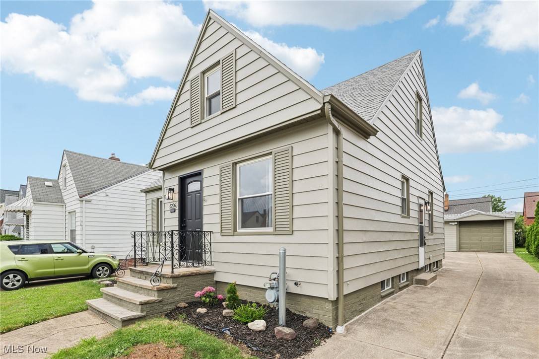 Parma, OH 44129,6206 Farnsworth DR