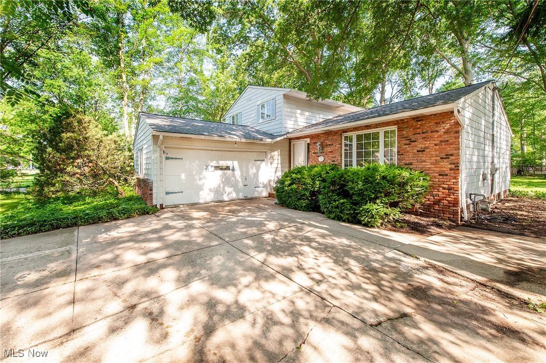 27680 Dunford RD, Westlake, OH 44145