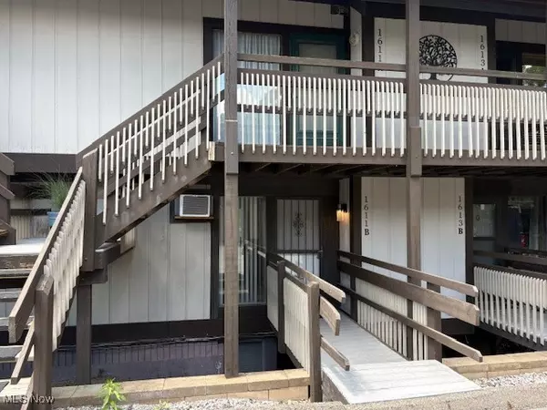 1611 Treetop TRL #B,  Akron,  OH 44313