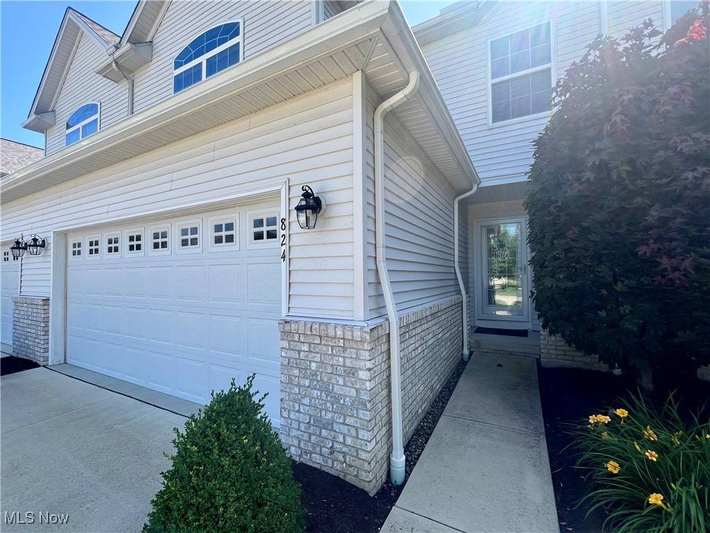 Avon Lake, OH 44012,824 Wildberry CIR