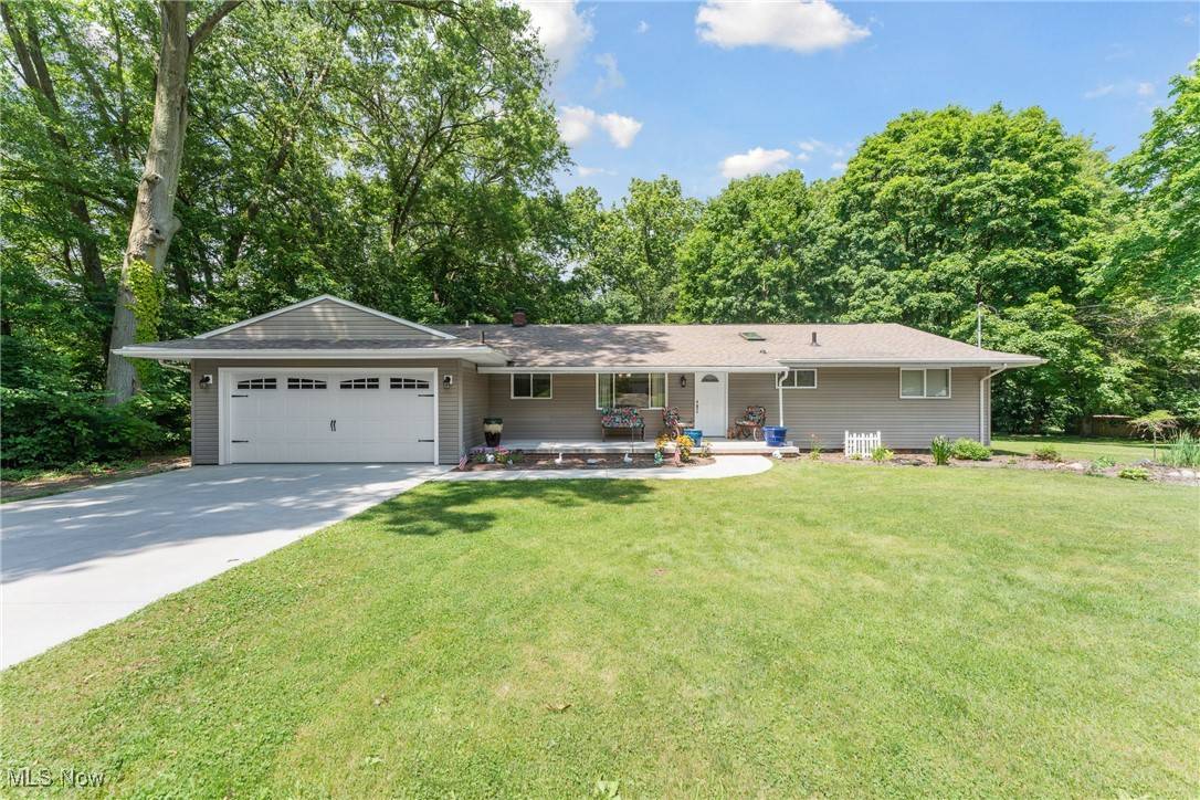 583 Knollwood DR, Uniontown, OH 44685