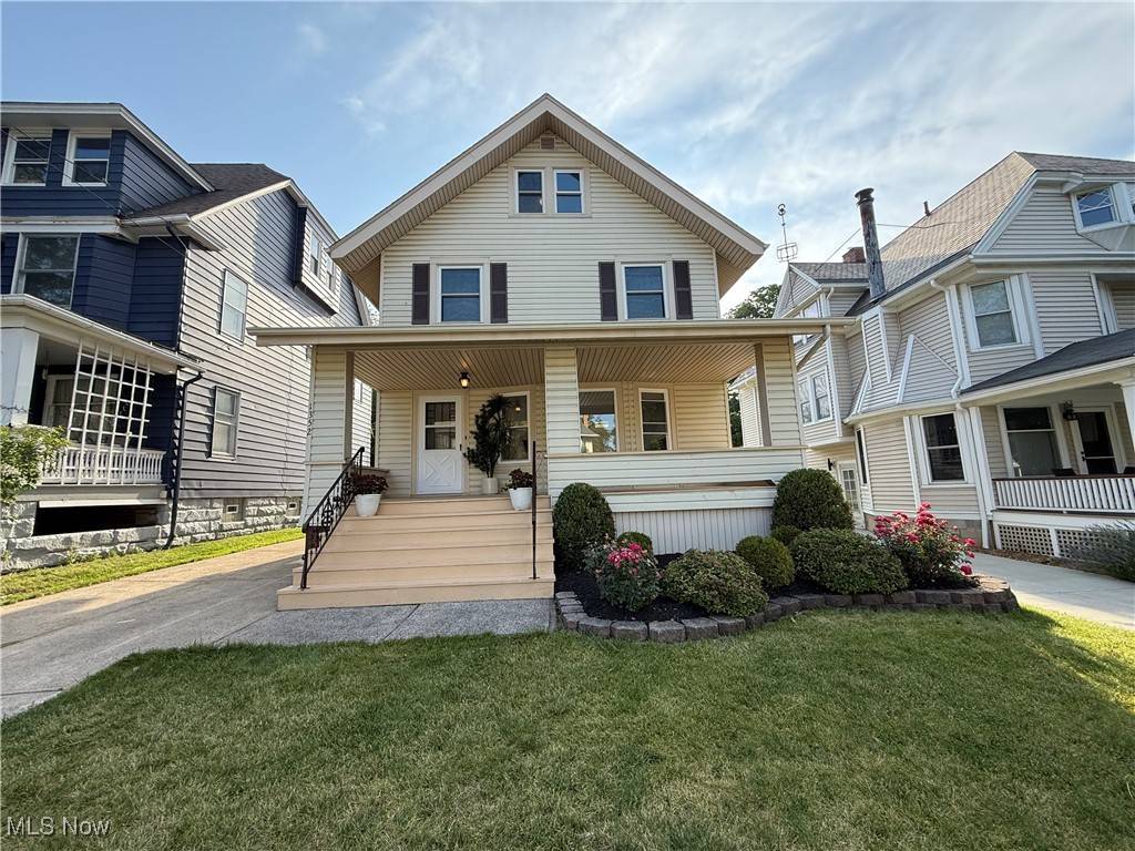 1352 Lakeland AVE, Lakewood, OH 44107