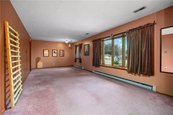 Lorain, OH 44053,43995 Middle Ridge RD