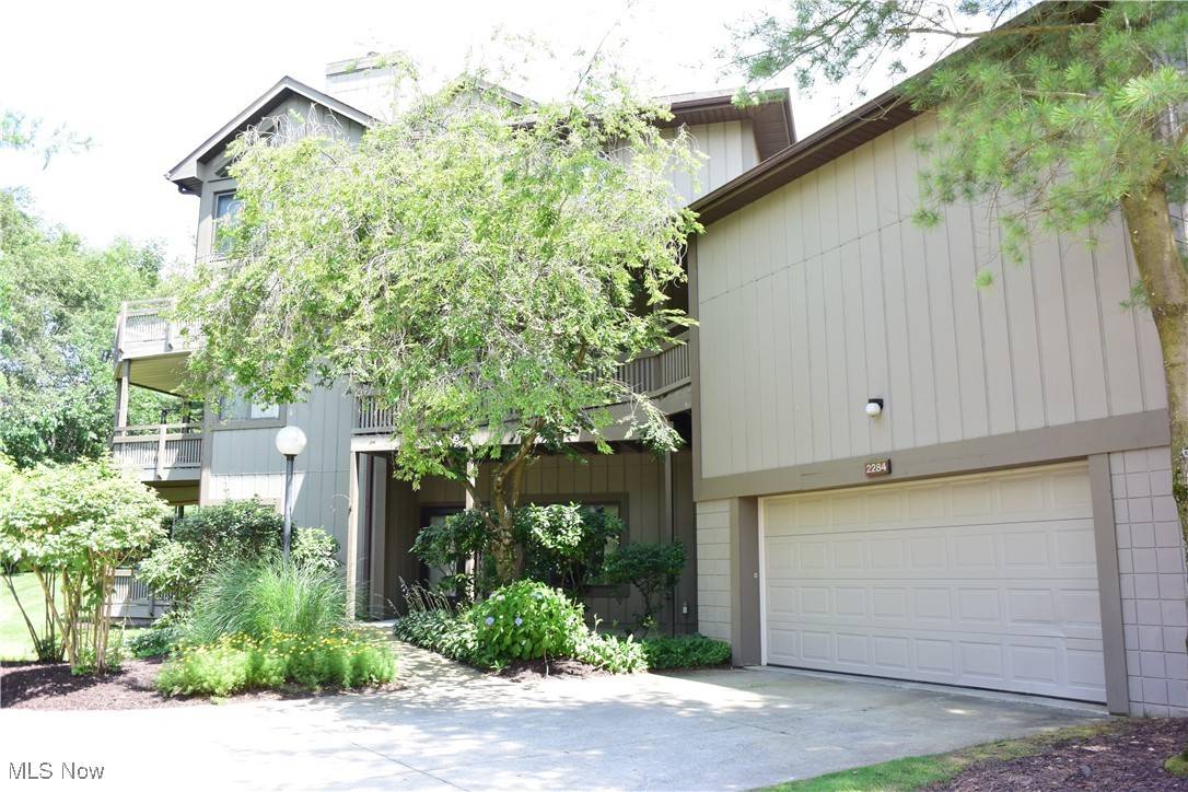 2284 Stone Creek TRL, Cuyahoga Falls, OH 44223
