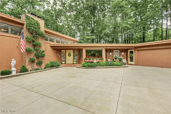 Chagrin Falls, OH 44022,393 N Main ST