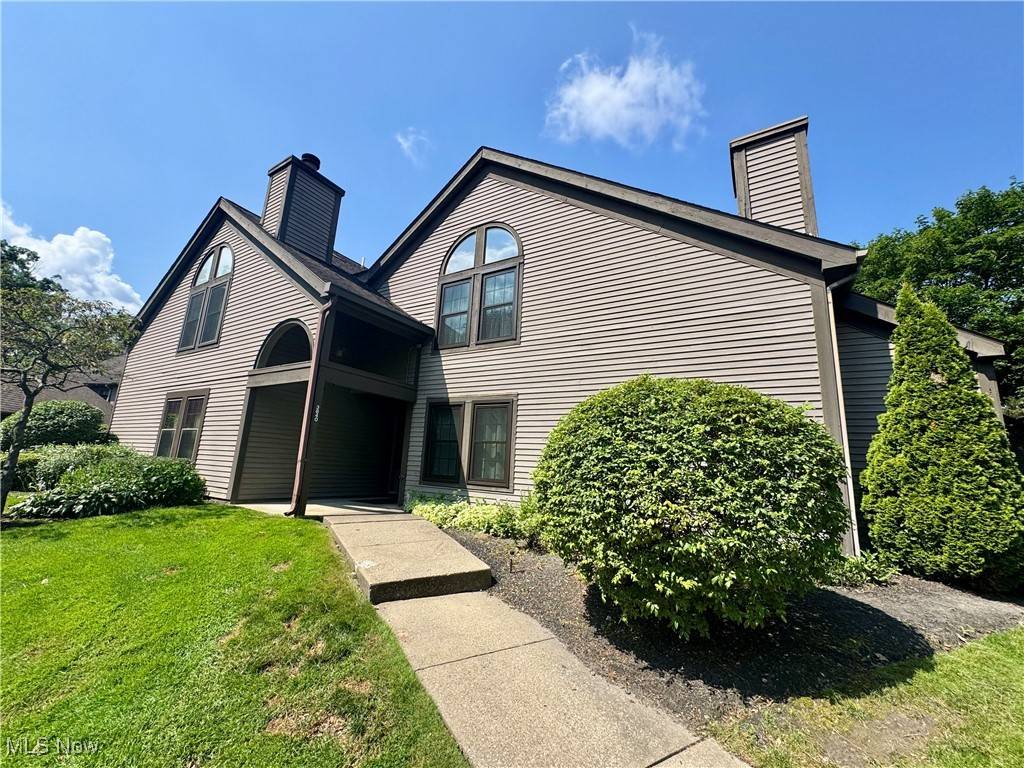 3840 Northwoods CT NE #2, Warren, OH 44483