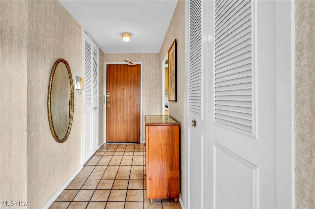 Lakewood, OH 44107,12520 Edgewater DR #801