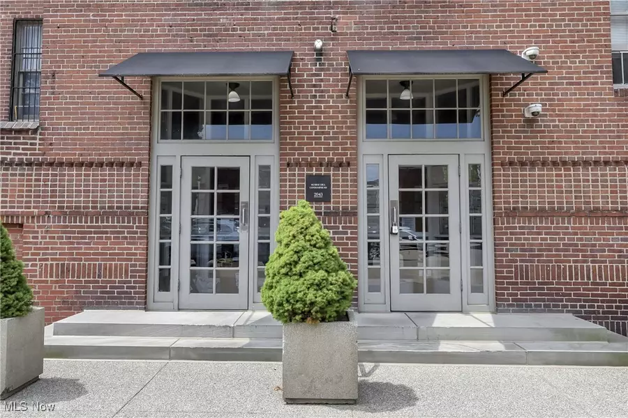 2043 Random RD #303, Cleveland, OH 44106