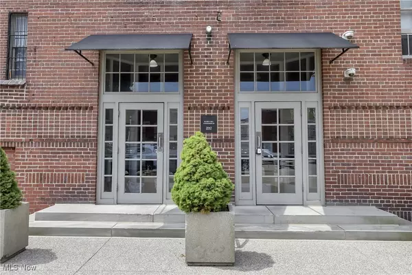 Cleveland, OH 44106,2043 Random RD #303