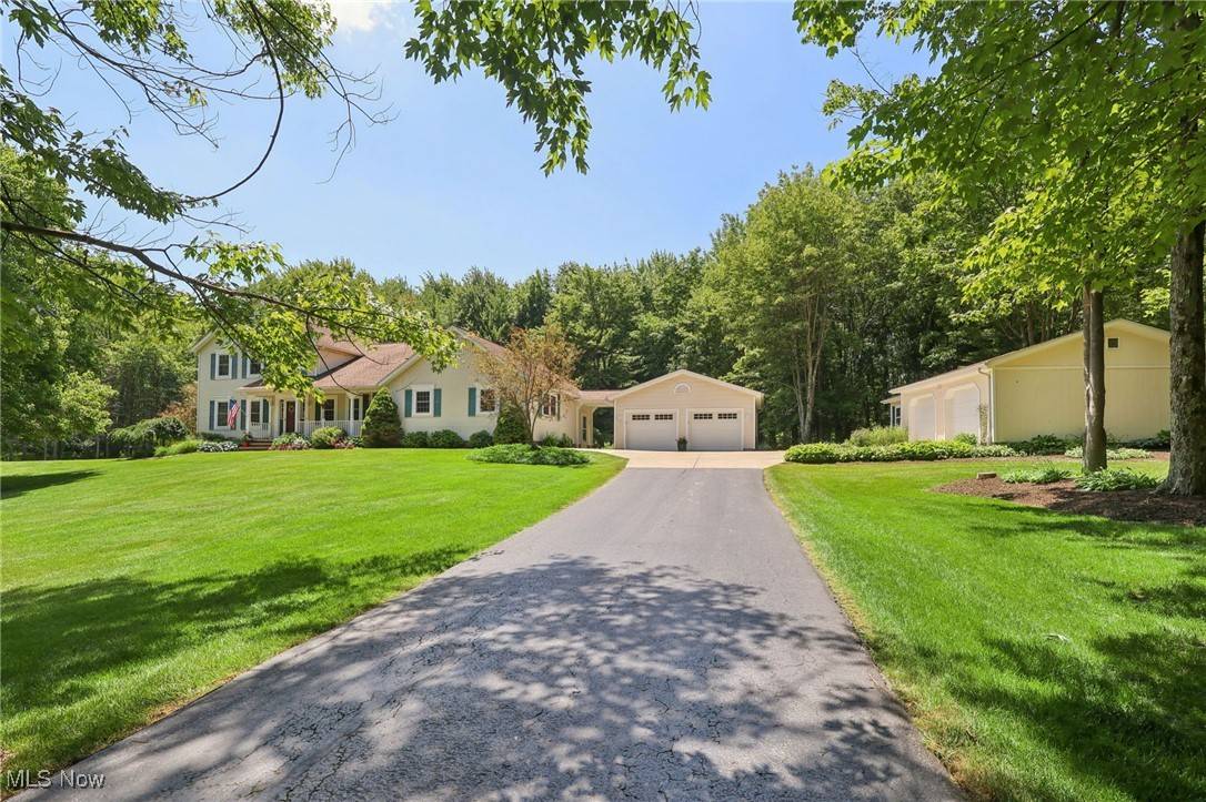 8710 Maple Glen DR, Chardon, OH 44024