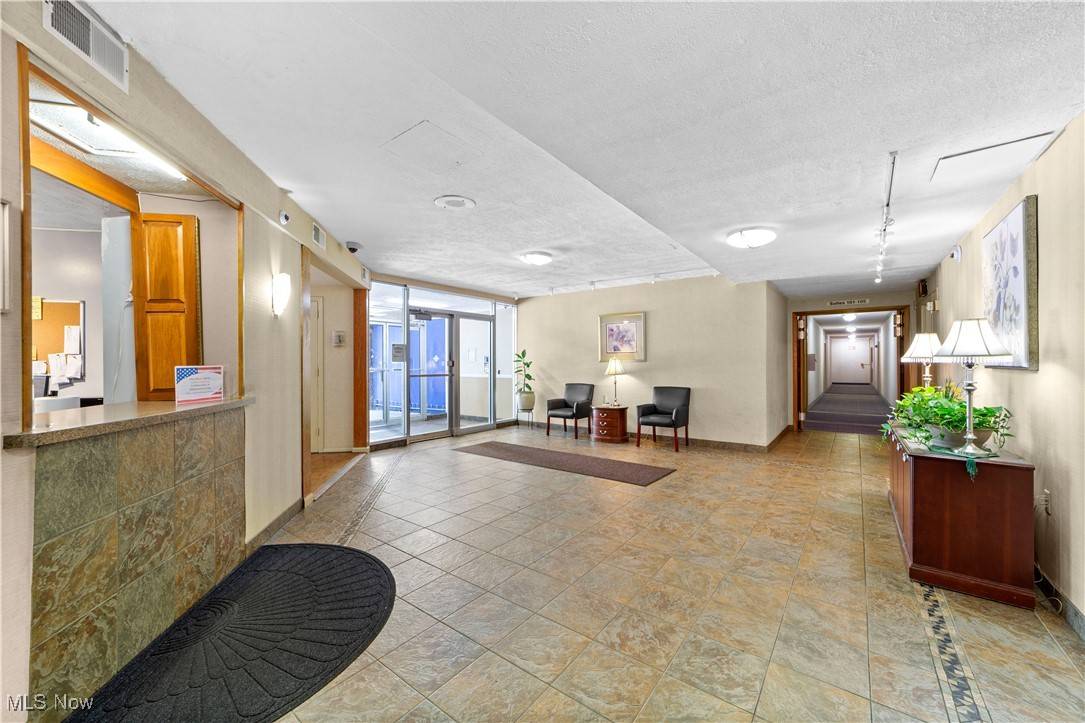 Lakewood, OH 44107,11850 Edgewater DR #602