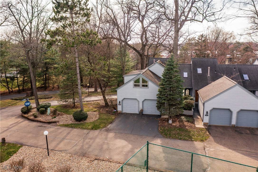 1505 Baycrest DR NW, Canton, OH 44708