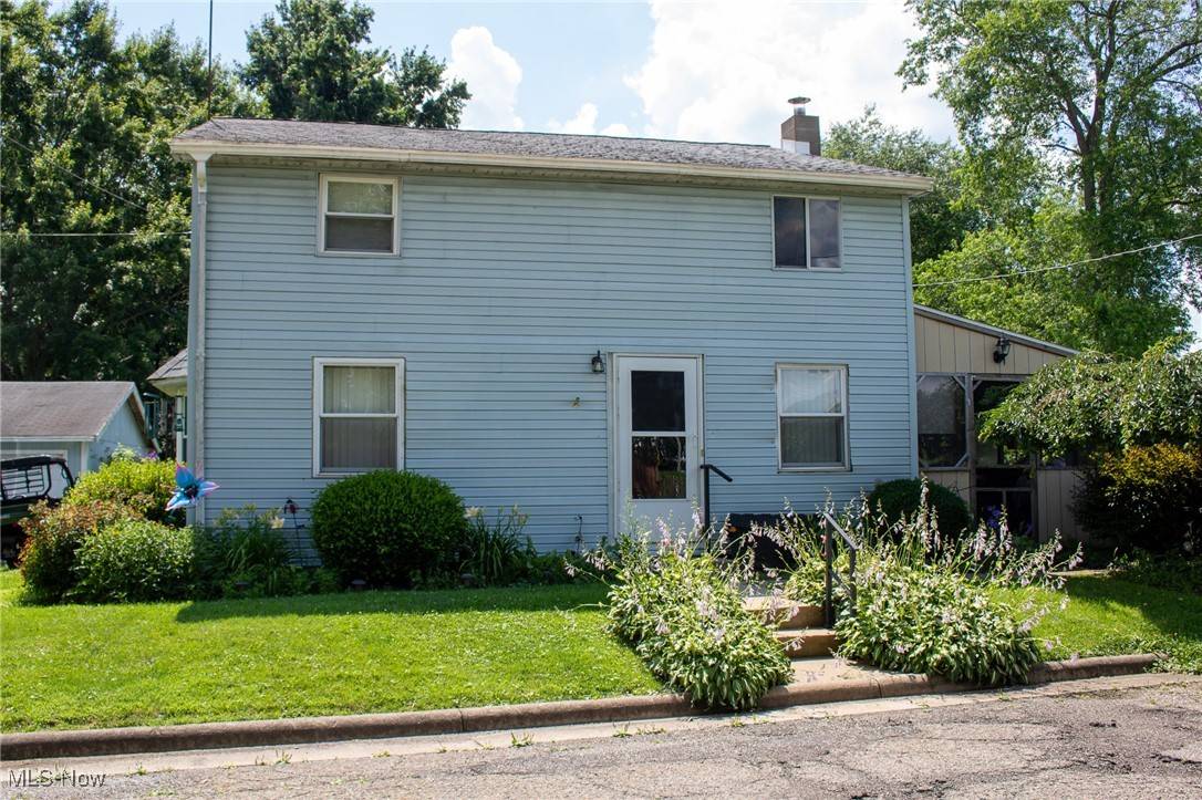 424 7th AVE NW, Beach City, OH 44608