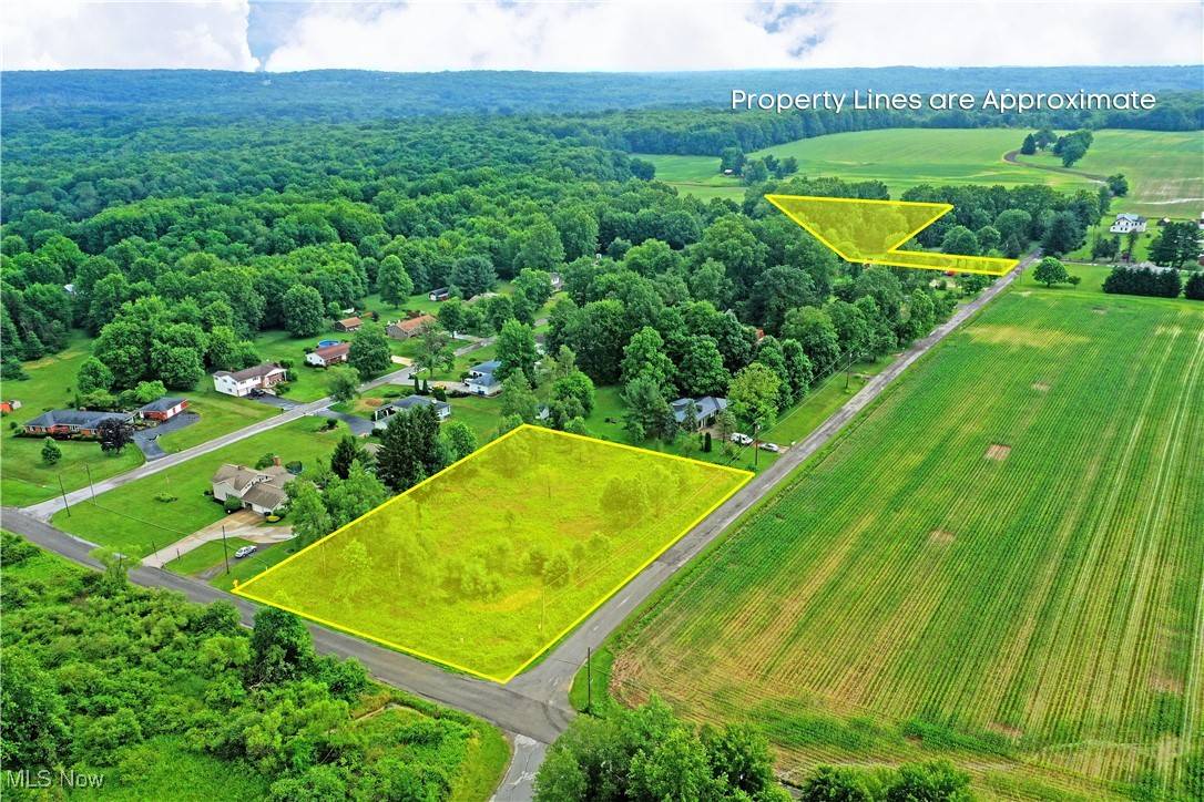 Jacqueline DR NE, Brookfield, OH 44403
