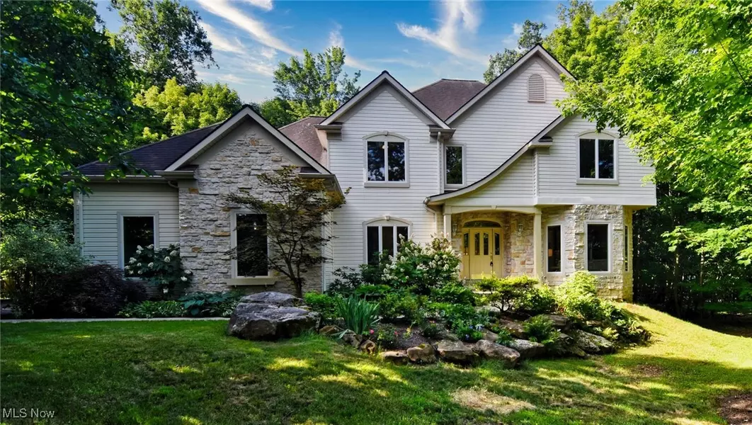 7985 Bainbrook DR, Chagrin Falls, OH 44023