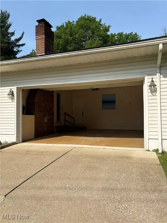 Wooster, OH 44691,2102 Robinhood DR