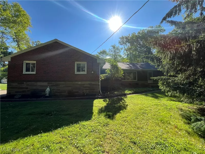 3015 Rockefeller RD, Willoughby Hills, OH 44092