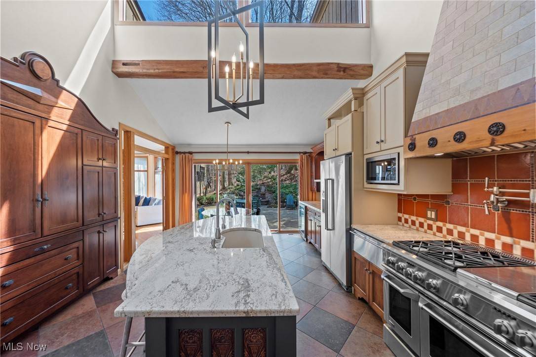 Chagrin Falls, OH 44022,25 Martingale CT