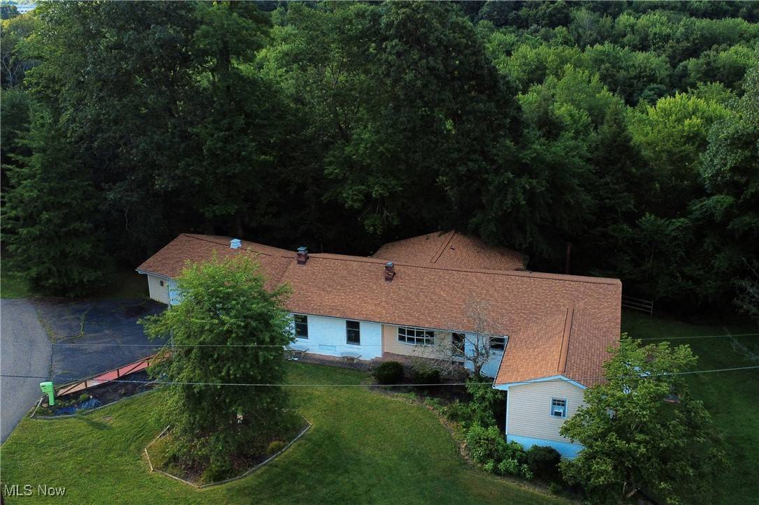 300 Eastlawn CIR, Zanesville, OH 43701