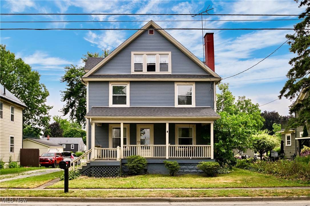 300 W Maple ST, Hartville, OH 44632