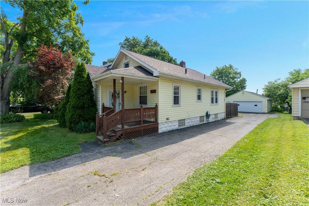 556 Poland AVE, Struthers, OH 44471