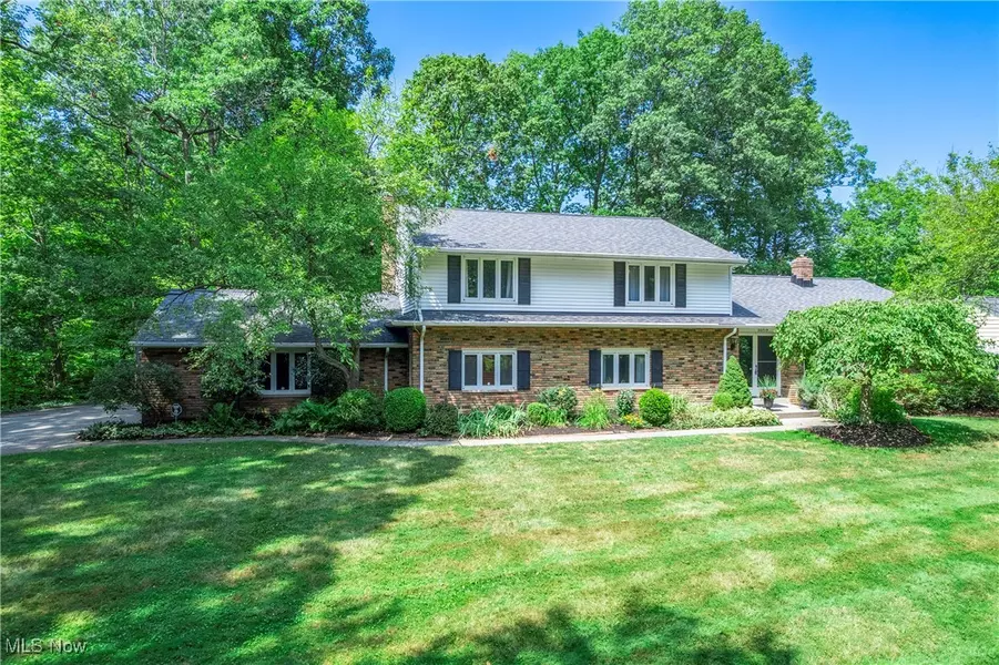 20715 Brandywine DR, Fairview Park, OH 44126